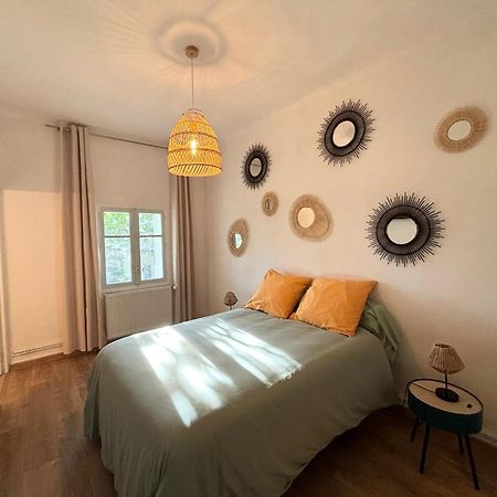 Appartement Eygalieres Avec Petit Jardin Bagian luar foto