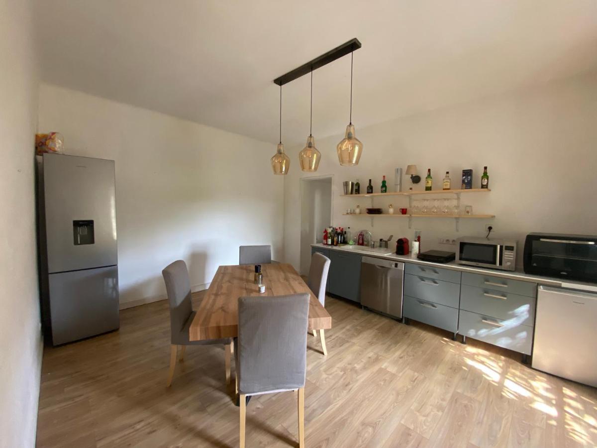 Appartement Eygalieres Avec Petit Jardin Bagian luar foto