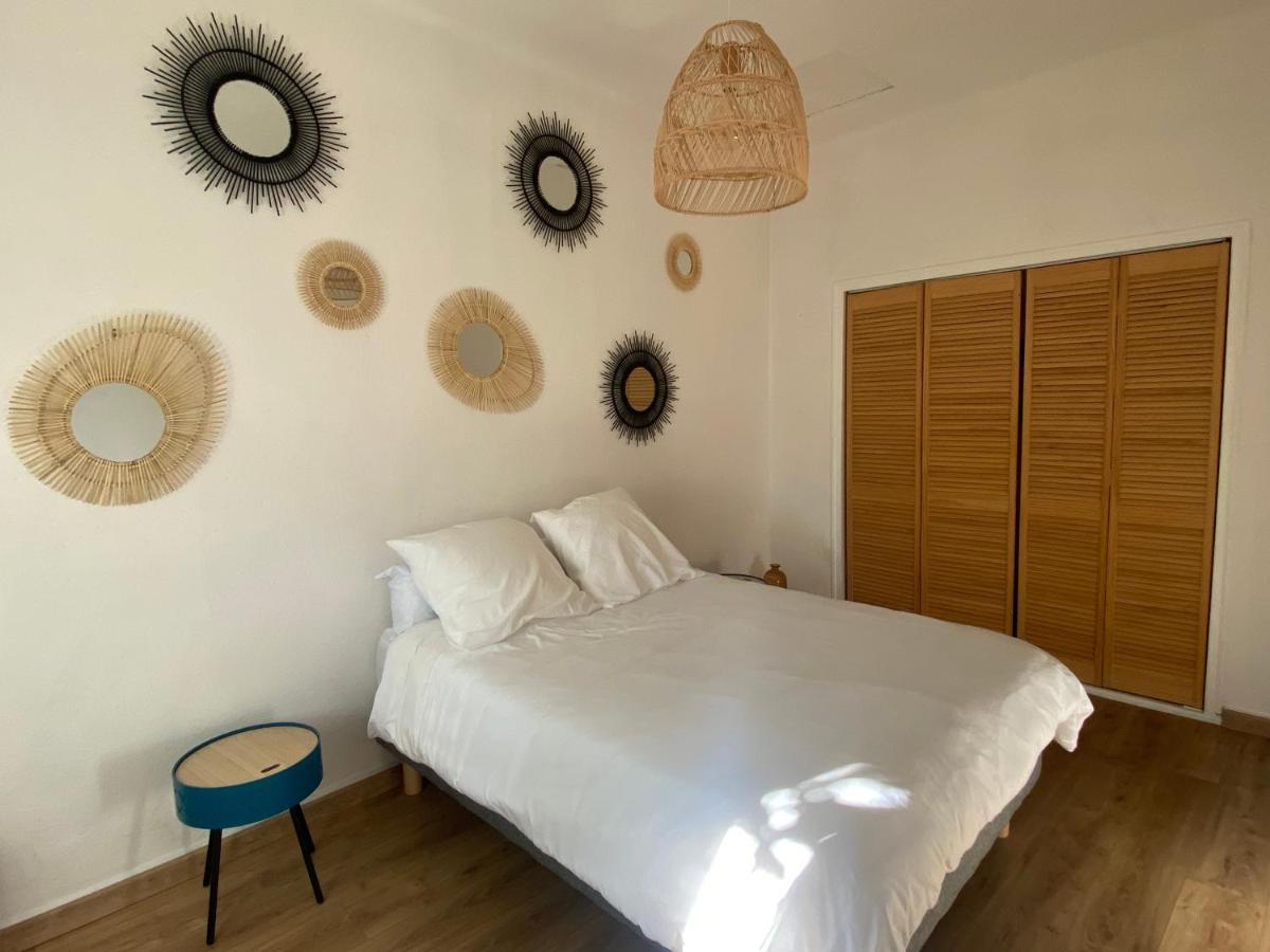 Appartement Eygalieres Avec Petit Jardin Bagian luar foto