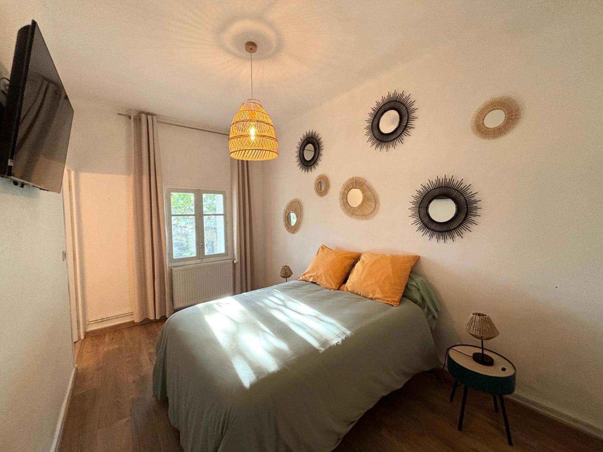 Appartement Eygalieres Avec Petit Jardin Bagian luar foto